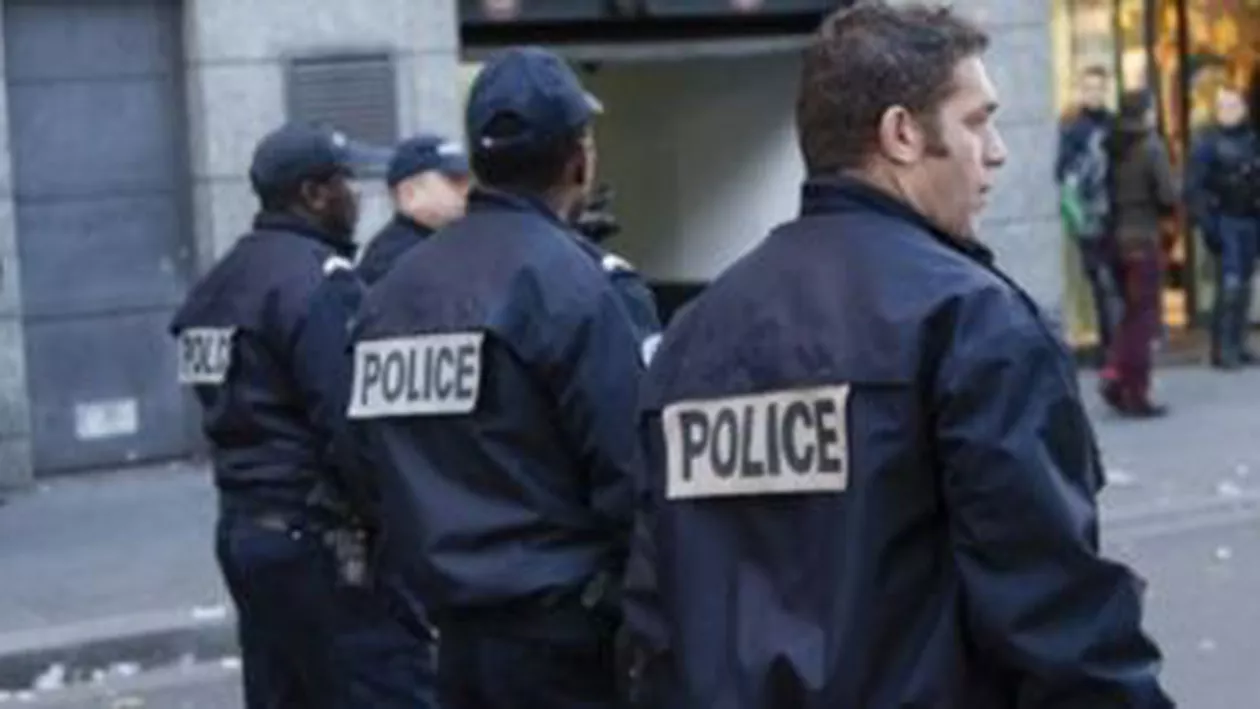 Franța: Șapte români acuzați de proxenetism au fost arestați la Paris