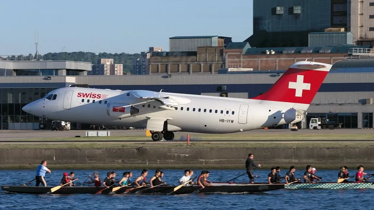 Patru persoane au fost rănite după ce un avion a întâmpinat probleme, la Londra