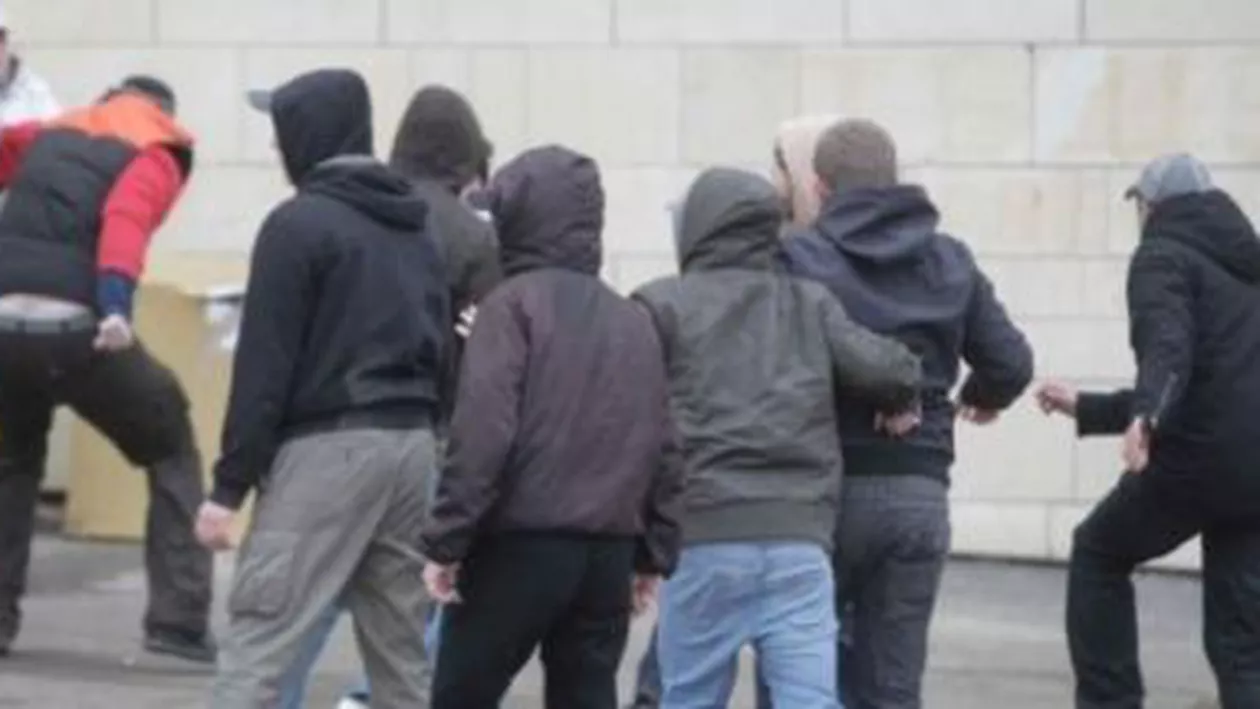 Mai mulți huligani, ridicați de polițiști în urma partidei Steaua-Dinamo