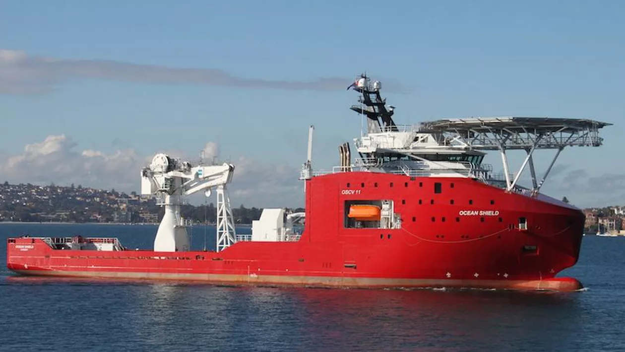 O navă a marinei australiene se îndreaptă către zona în care s-ar fi prăbuşit zborul MH370 în căutarea cutiilor negre