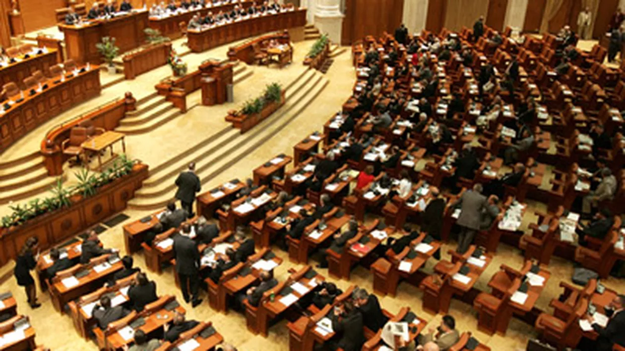 Parlamentul, reunit în ședință solemnă pentru a marca 10 ani de la intrarea în NATO: Băsescu şi Ponta, prezenţi la eveniment