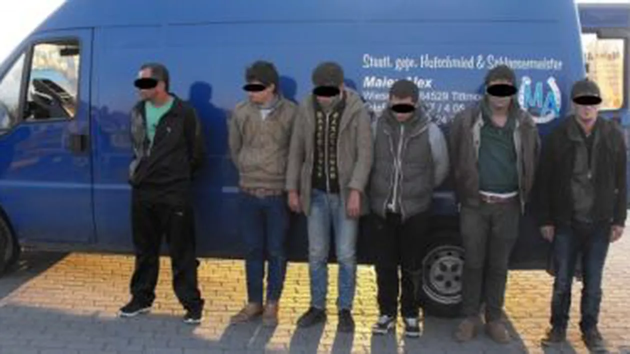Timiș: Cinci migranți sirieni ascunși într-un microbuz, prinși la Vama Cenad