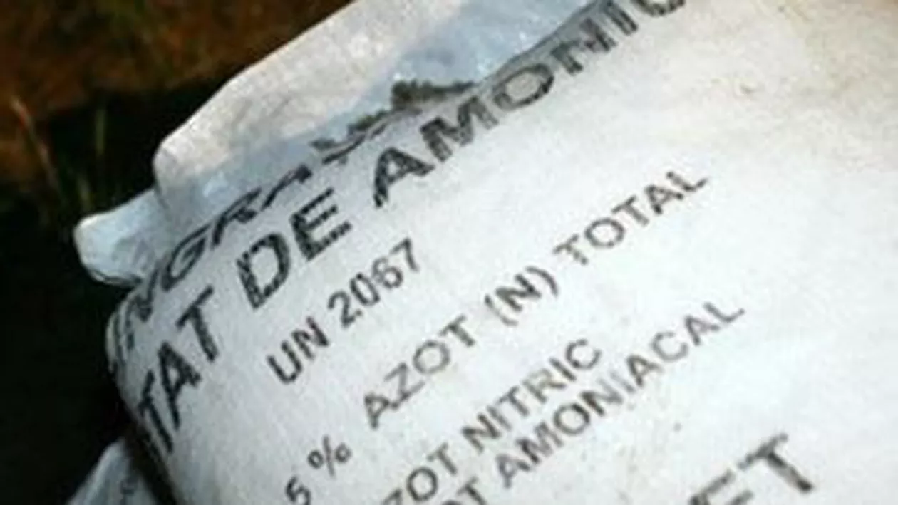 Arad: Transport ilegal de 25 tone de azotat de amoniu, depistat pe un drum județean