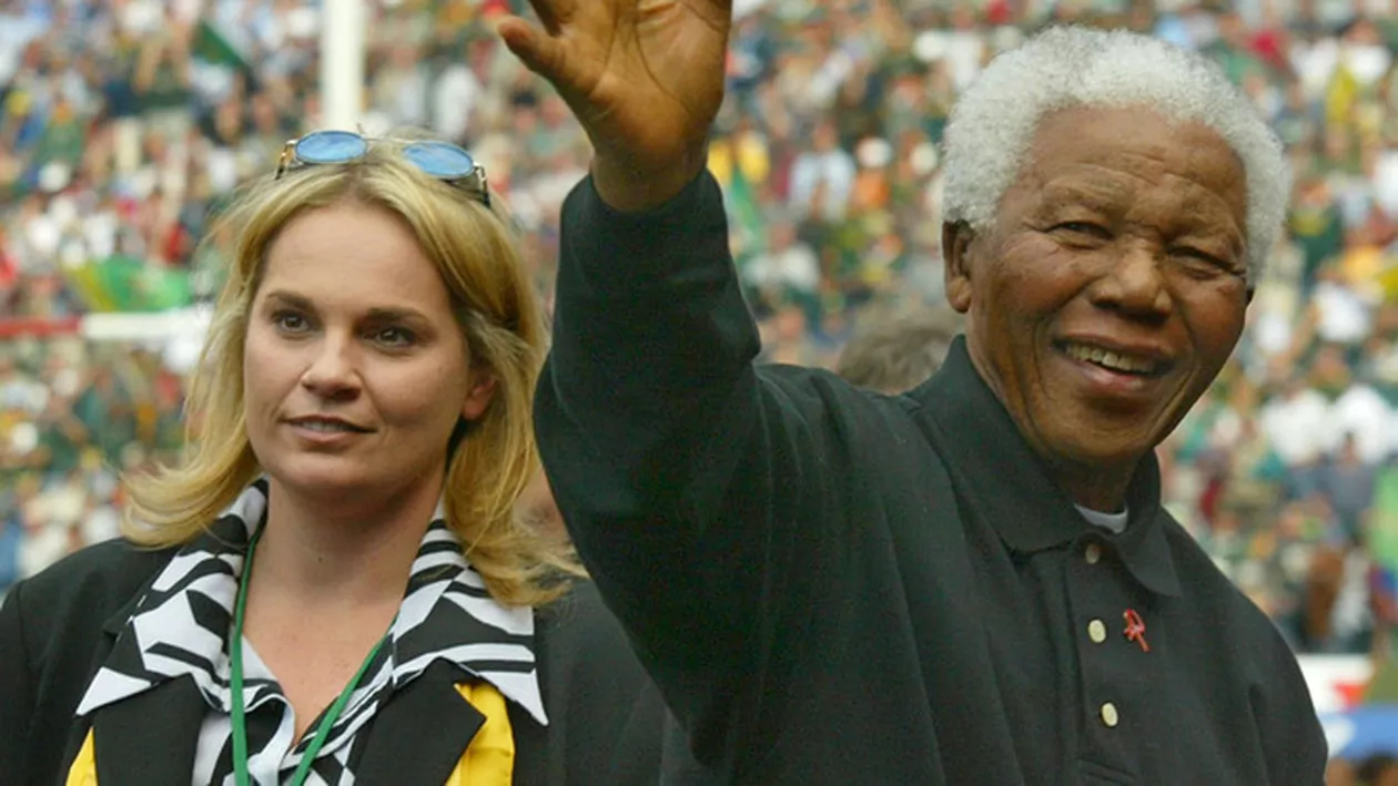 Asistenta personală a lui Nelson Mandela îşi va publica memoriile în iunie