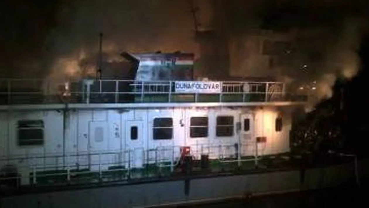 Un împingător cu șapte marinari la bord a luat foc pe Canalul Dunăre - Marea Neagră