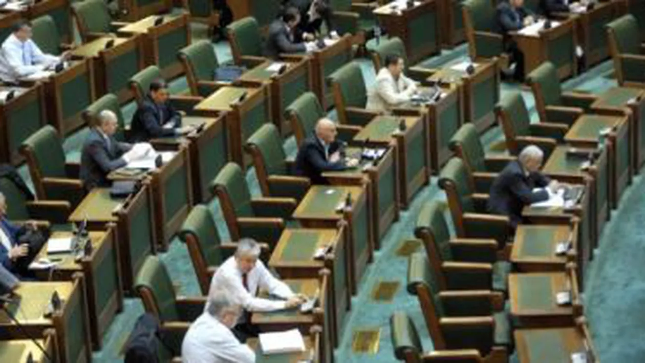 Proiectul care egalizează vârsta de pensionare pentru bărbați și femei a fost adoptat tacit de Senat