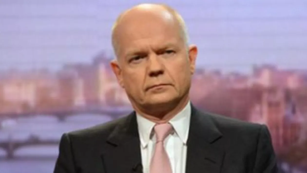 Șeful diplomației britanice crede că Rusia încearcă să destabilizeze Ucraina