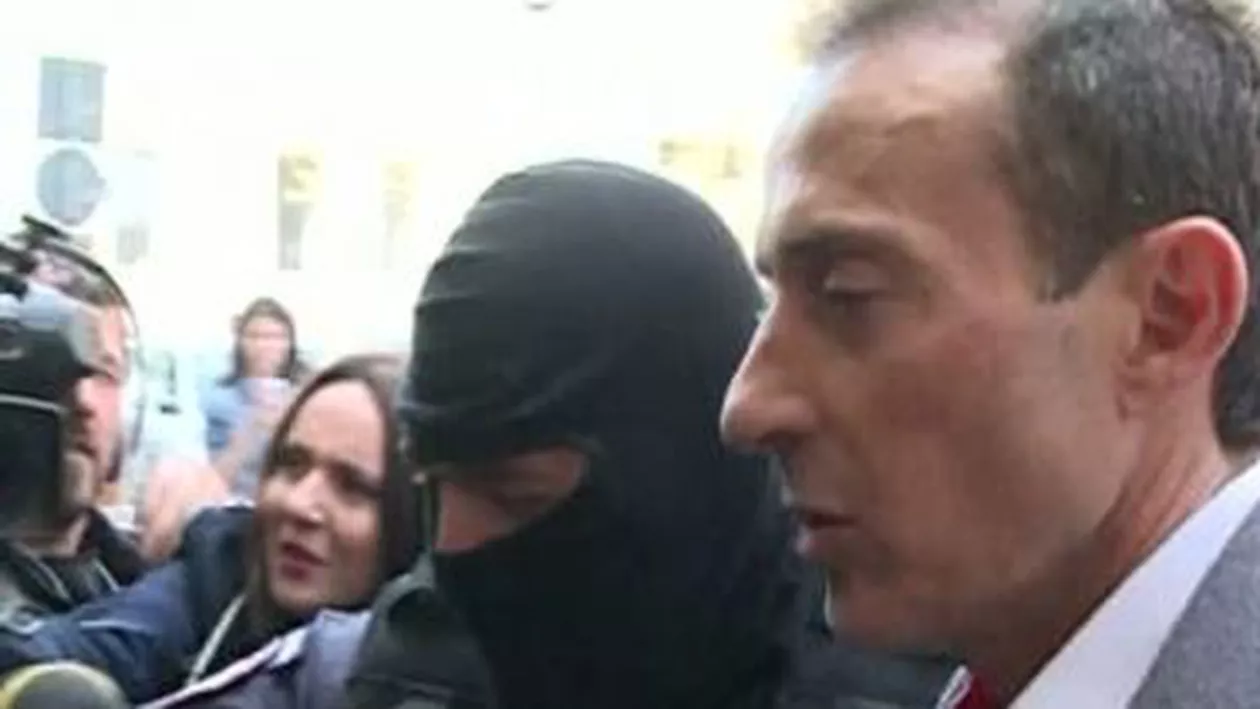 Radu Mazăre a fost adus încătușat la Înalta Curte de Casație și Justiție (VIDEO)