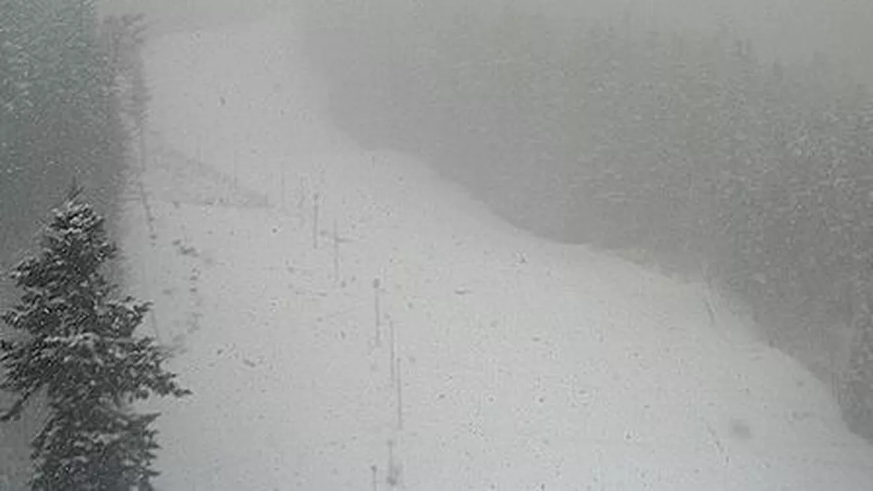 Ninge în stațiunile montane de pe Valea Prahovei: Stratul de zăpadă măsoară între 2 și 4 cm