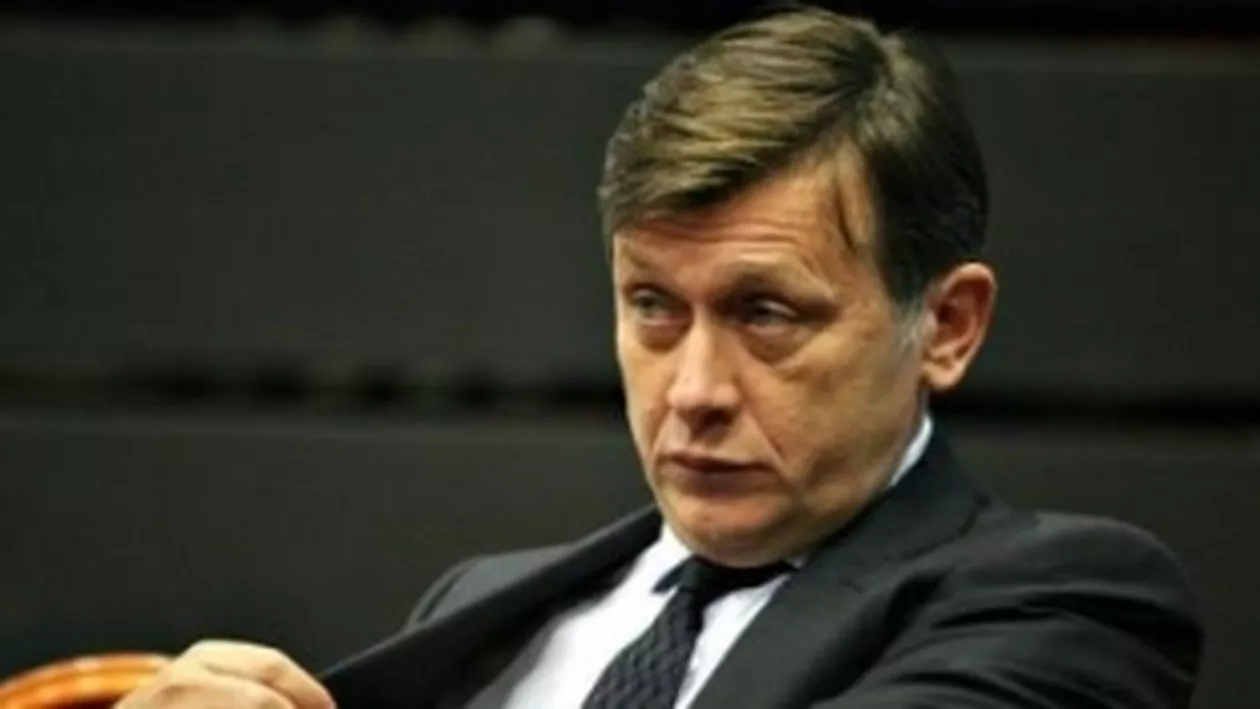 Crin Antonescu: Mă gândesc că şi Ponta o să cadă printr-o moţiune de cenzură, pe care chiar o vom iniția