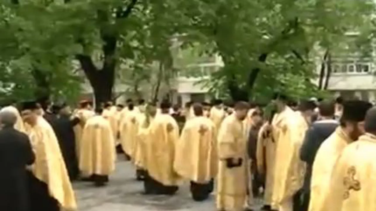 Sute de oameni la slujba de Florii de la Patriarhia Română: Aproape 1,5 milioane de români își serbează onomastica