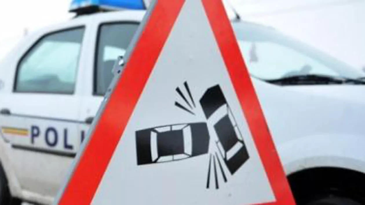 Arad: Doi bărbați au fost răniți, după ce un autocar a lovit mașina în care se aflau