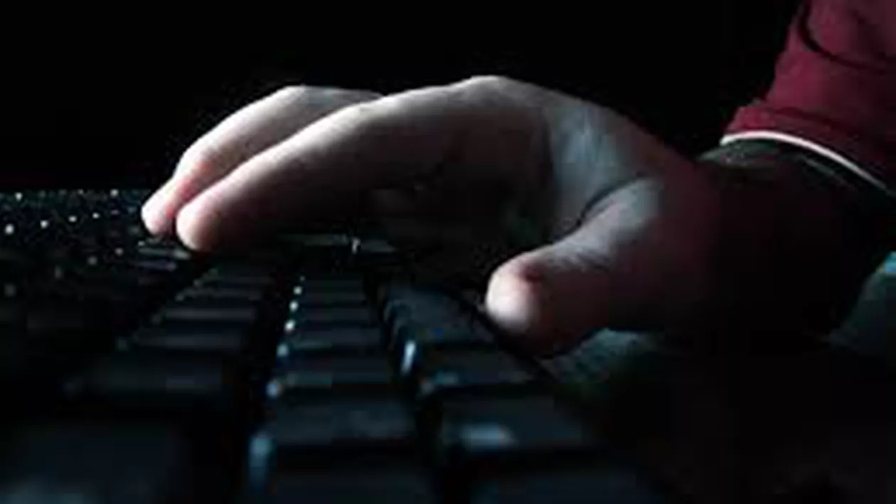 Hacker care a accesat ilegal site-ul Președinției, prins de DIICOT. Bărbatul a obținut ilicit date ale 62.000 de carduri bancare