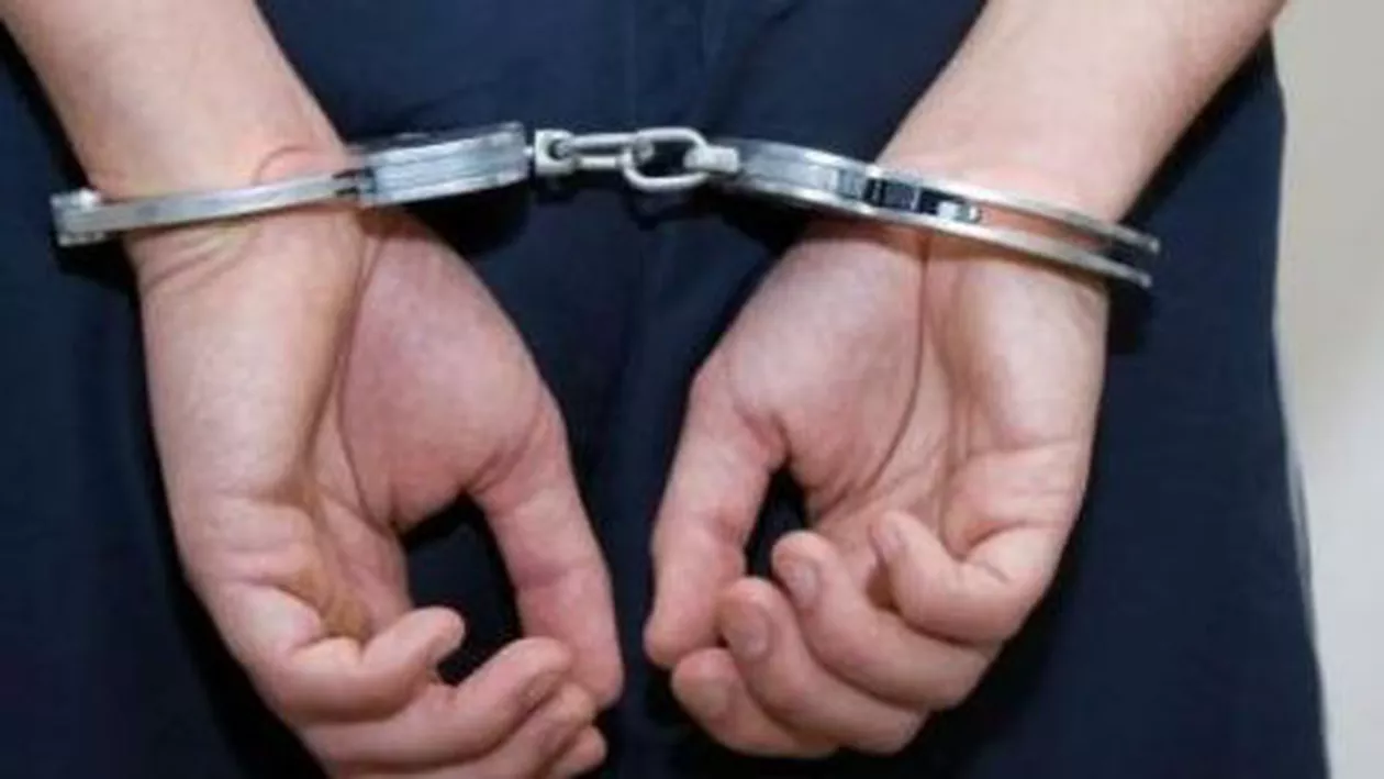 Bărbatul acuzat că a spart site-ul Preşedinţiei și care a obținut ilegal date din 62.000 de carduri, reţinut