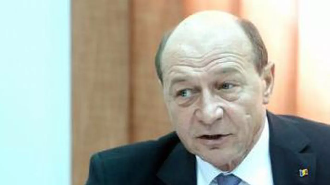 Băsescu respinge o lege care permite managerului de instituţie culturală să aibă şi altă funcţie