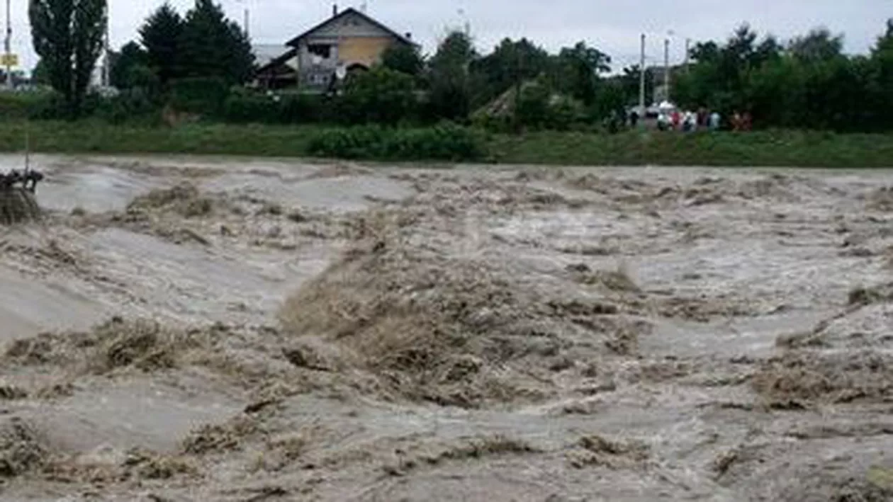 Cod roşu de inundații prelungit pe Teleorman şi Vedea şi instituit pe Pârâul Câinelui