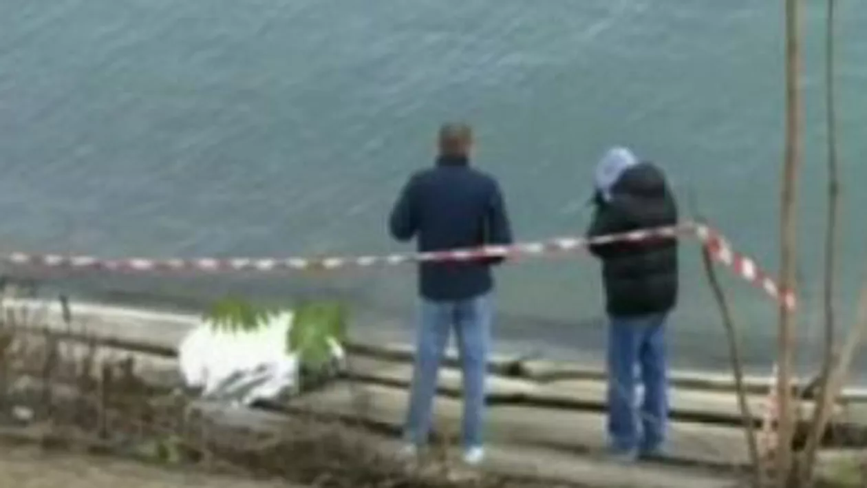 Argeș: Cadavrul unui bărbat de aproximativ 20 de ani, găsit într-un lac de acumulare