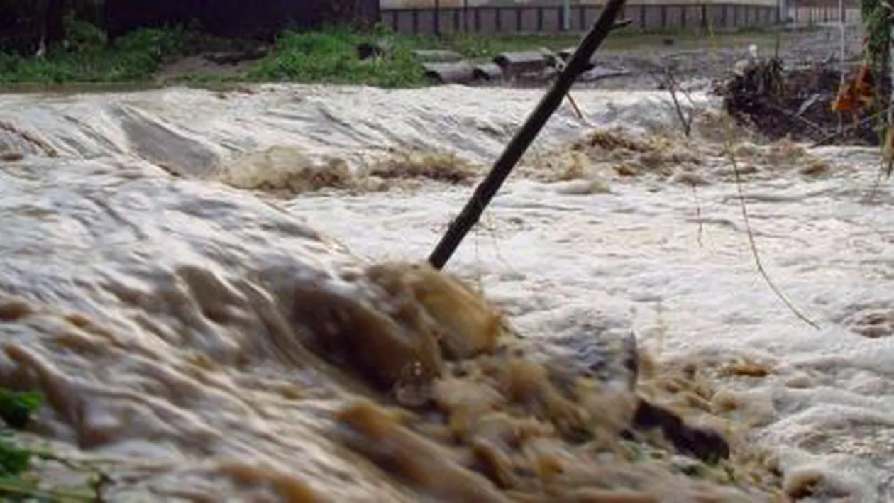 Alertă maximă de inundații: Viitură mare așteptată pe râul Prahova la miezul nopții