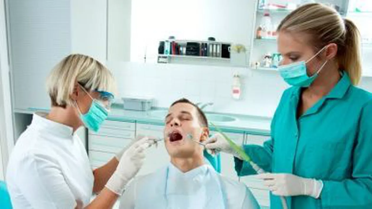 Senat: Profesia de stomatolog, controlată de Ministerul Sănătăţii şi Colegiul Medicilor Stomatologi