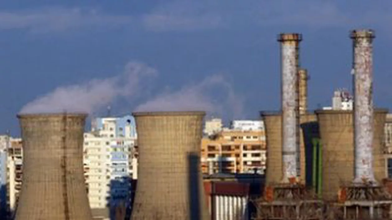 Incendiu în clădirea Termoelectrica din București: Focul a distrus mai multe cutii pline cu documente