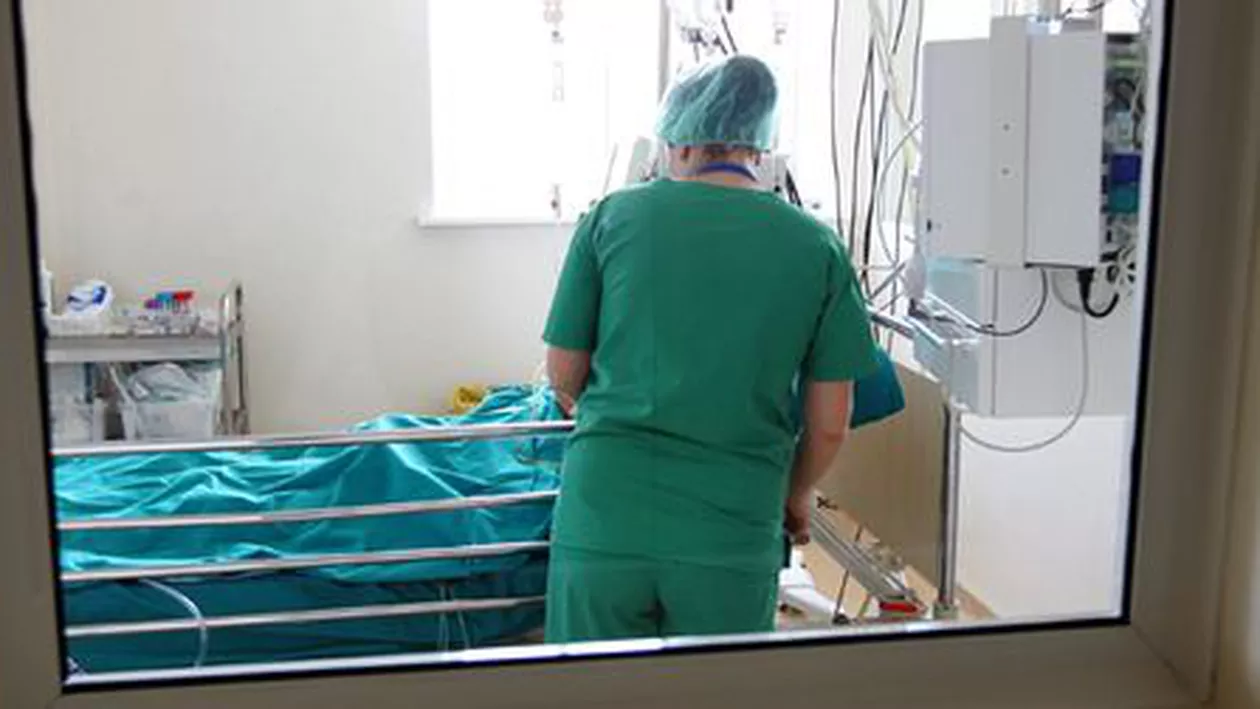 Doi medici, reţinuți în dosarul operaţiilor estetice: Alte 21 persoane sunt urmărite penal (VIDEO)