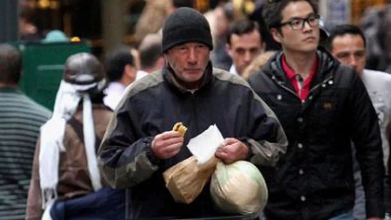 Richard Gere, îmbrăcat ca un om al străzii pentru a-și pregăti un rol, a primit o sacoșă cu mâncare de la o persoană căreia i-a stârnit mila