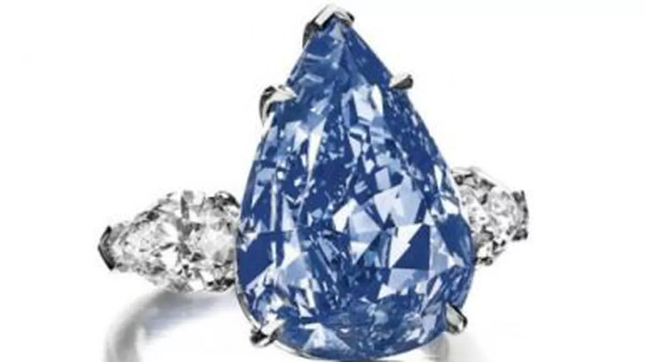 Un diamant albastru, considerat cel mai mare din lume la categoria sa, va fi scos la licitație, valorând între 21 și 25 de milioane de dolari