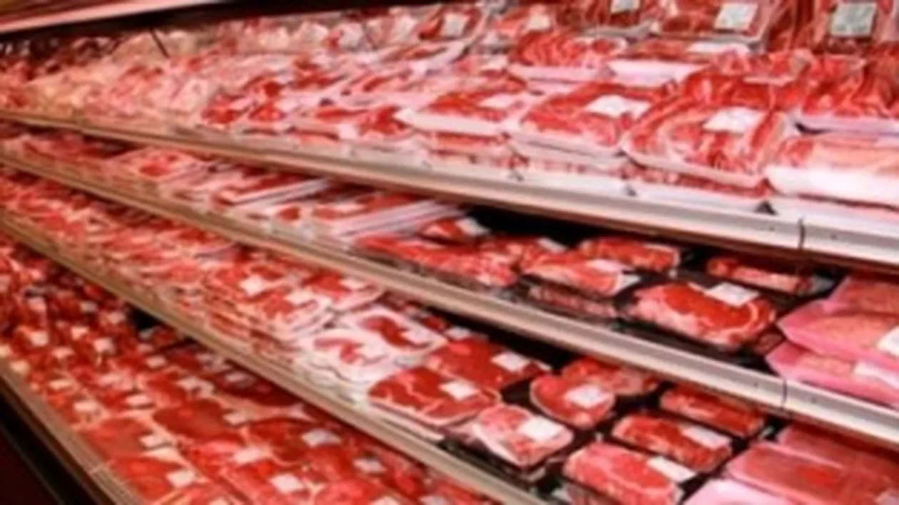 Vaslui: Peste 170 de kilograme de carne alterată au fost confiscate dintr-un lanț de supermarketuri din județ