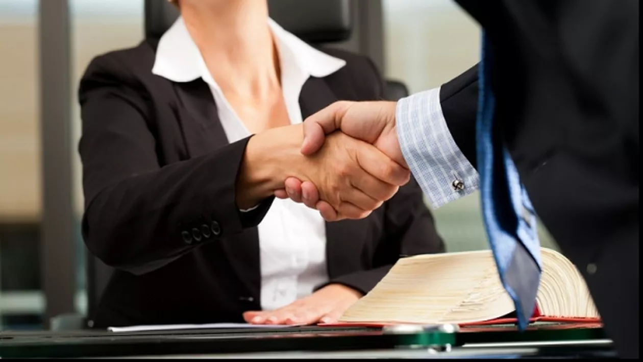 Avocată de la Baroul București, reținută pentru trafic de influență