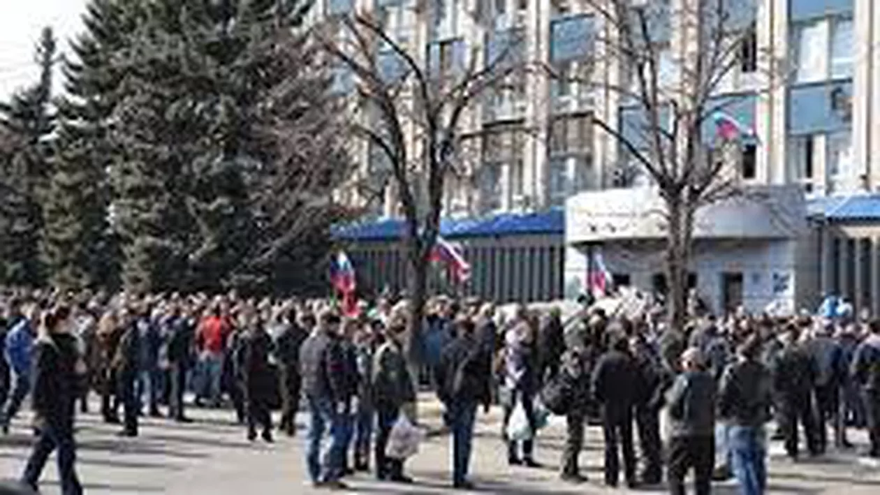 Militanţi proruşi au atacat comisariatul poliţiei din oraşul ucrainean Lugansk