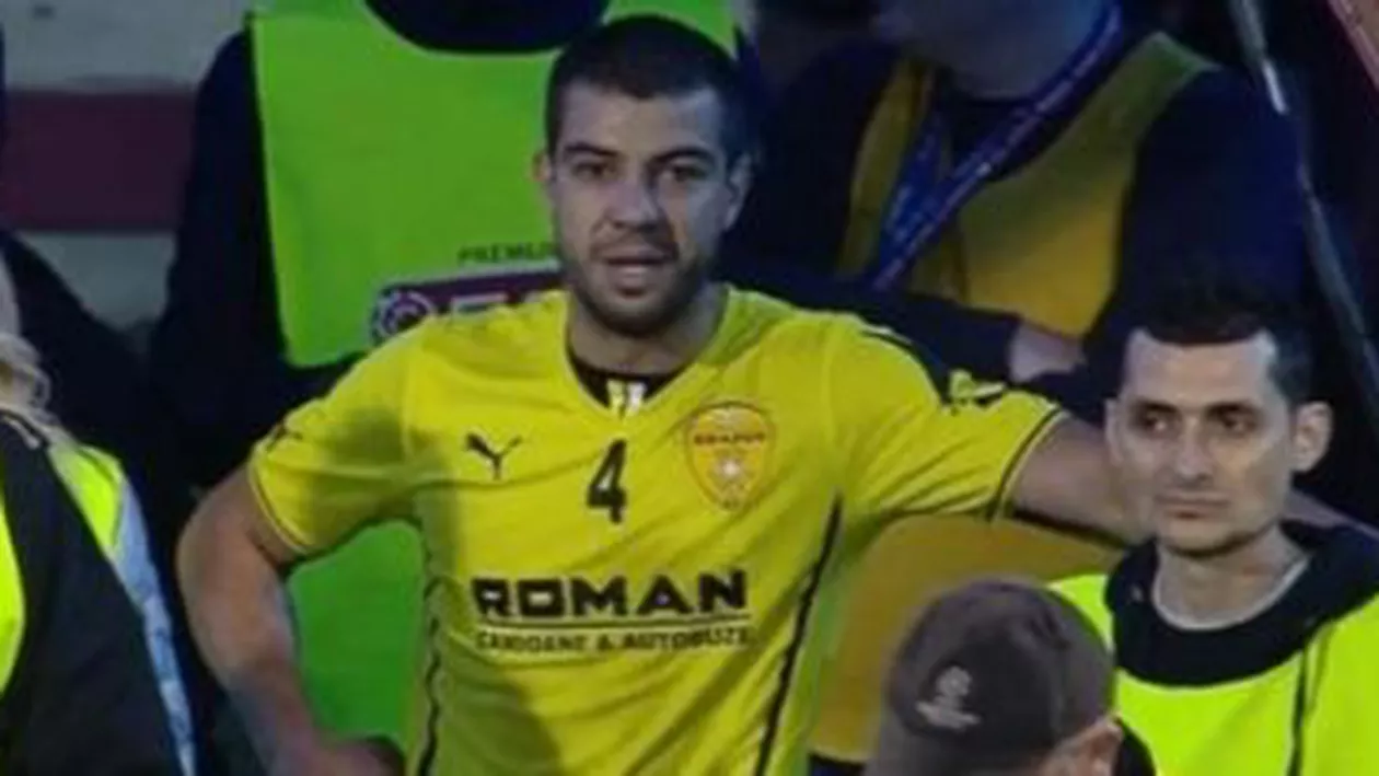 Fundașul Marius Constantin a primit o suspendare pentru trei etape după ce a adresat gesturi obscene suporterilor steliști