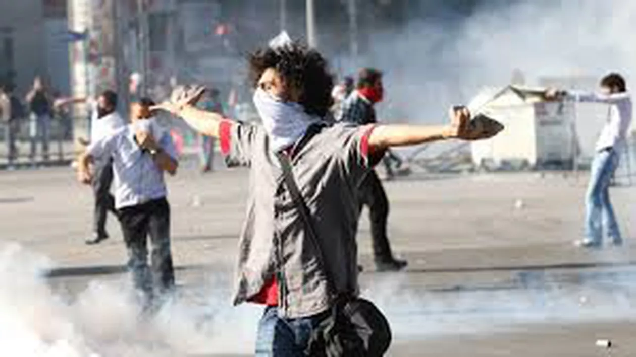 Istanbul: Cel puțin 138 de persoane au fost arestate și alte 51 au fost rănite