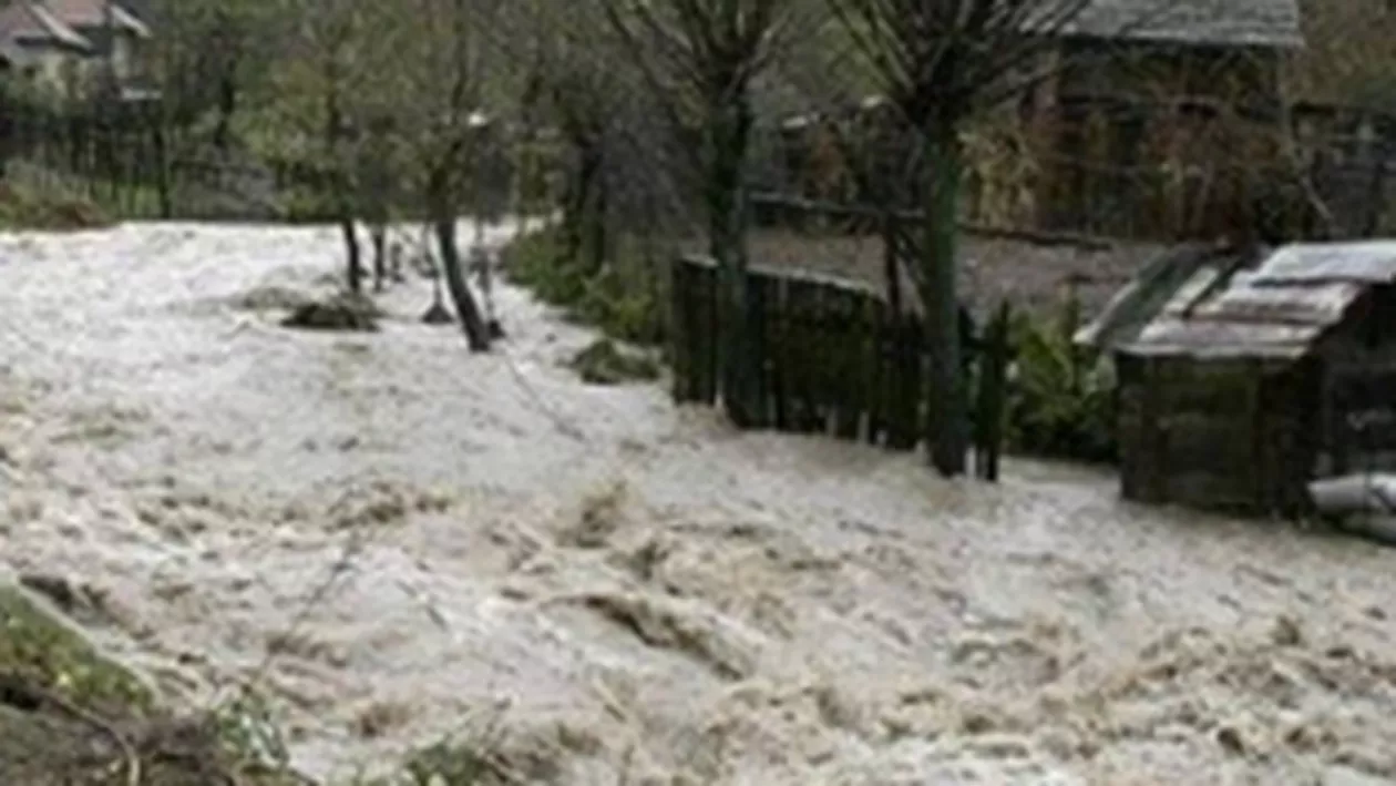Avertizarea cod portocaliu de inundații, prelungită în nouă județe