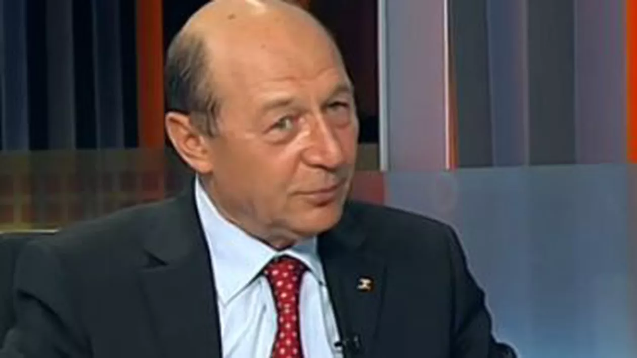 Băsescu: Ponta, cum poți să spui că ne paște războiul și totodată să suspenzi comandantul armatei pentru că îmbracă un tricou?