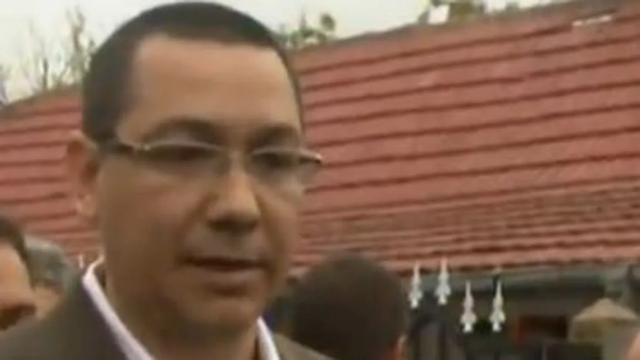 Victor Ponta, în zonele inundate din Mehedinți: Regularizarea pârâului va rezolva problema (VIDEO)