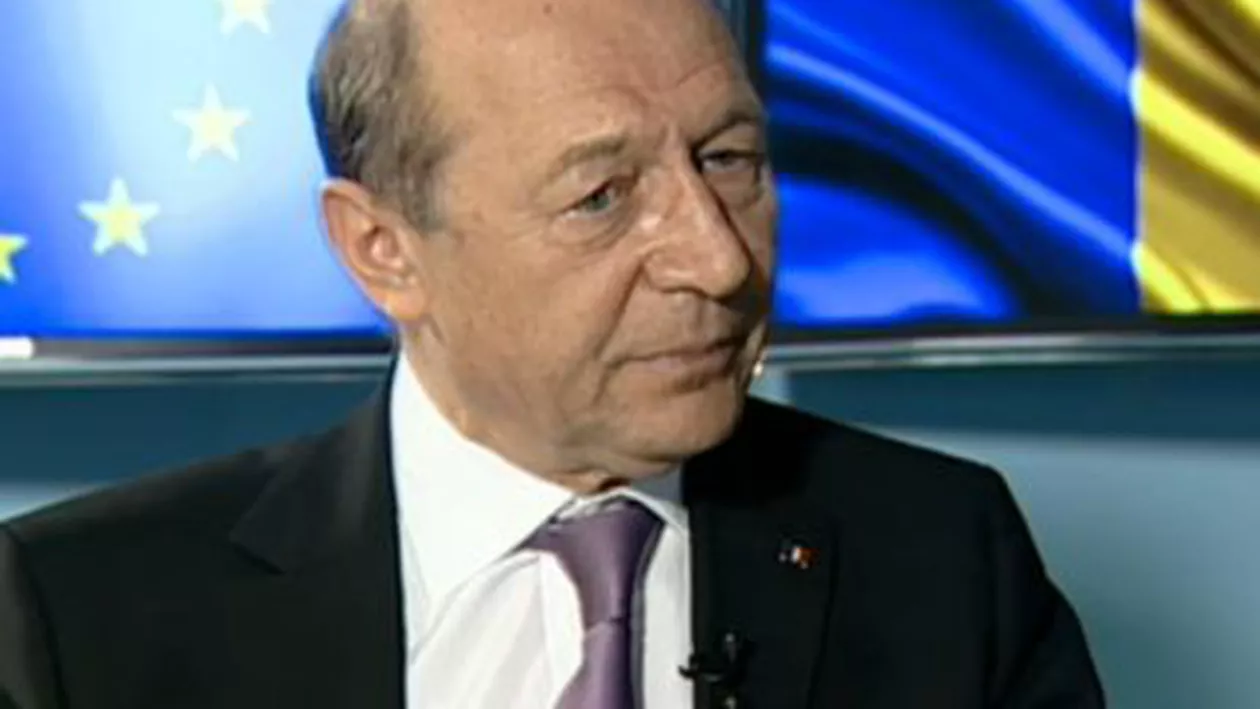 Traian Băsescu, despre fotografiile cu tricoul PMP: Nu am încălcat Constituţia. În vacanţă te îmbraci cum vrei