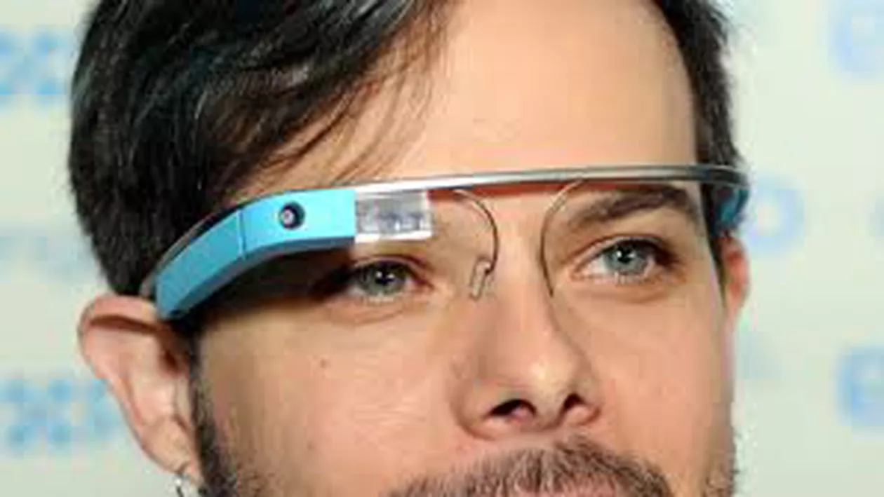 Google a decis ca orice american să poată cumpăra ochelarii Glass, aflaţi în fază de testare