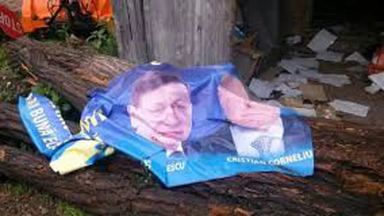 Luptă electorală în Vrancea: Consilier PSD, acuzat că a distrus bannere PNL din două comune (VIDEO)