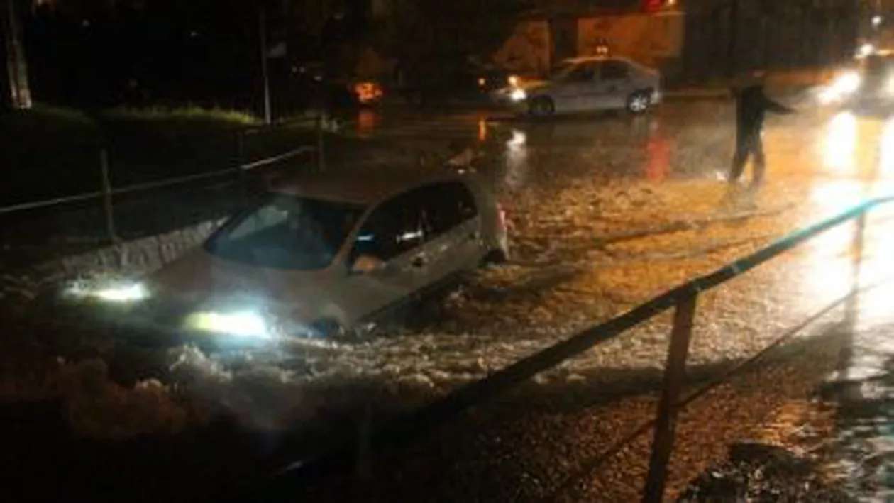 Cod portocaliu de inundații pe râuri din județul Vrancea