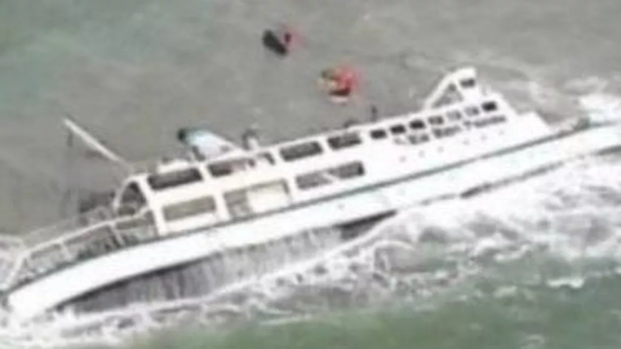 Un feribot care transporta 200 de persoane s-a scufundat în Bangladesh: Șase persoane, printre care un copil, au murit