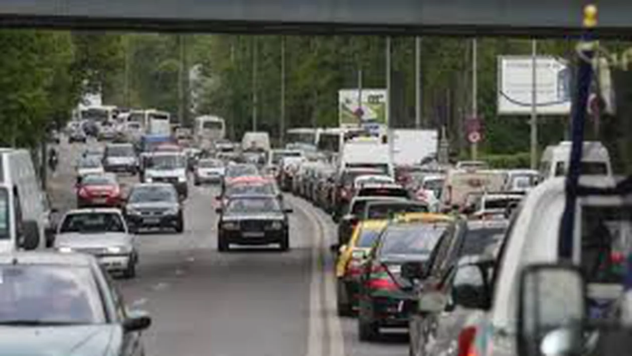 Traficul pe DN1 la intrarea în Capitală, deviat din cauza unei autoutilitare răsturnate