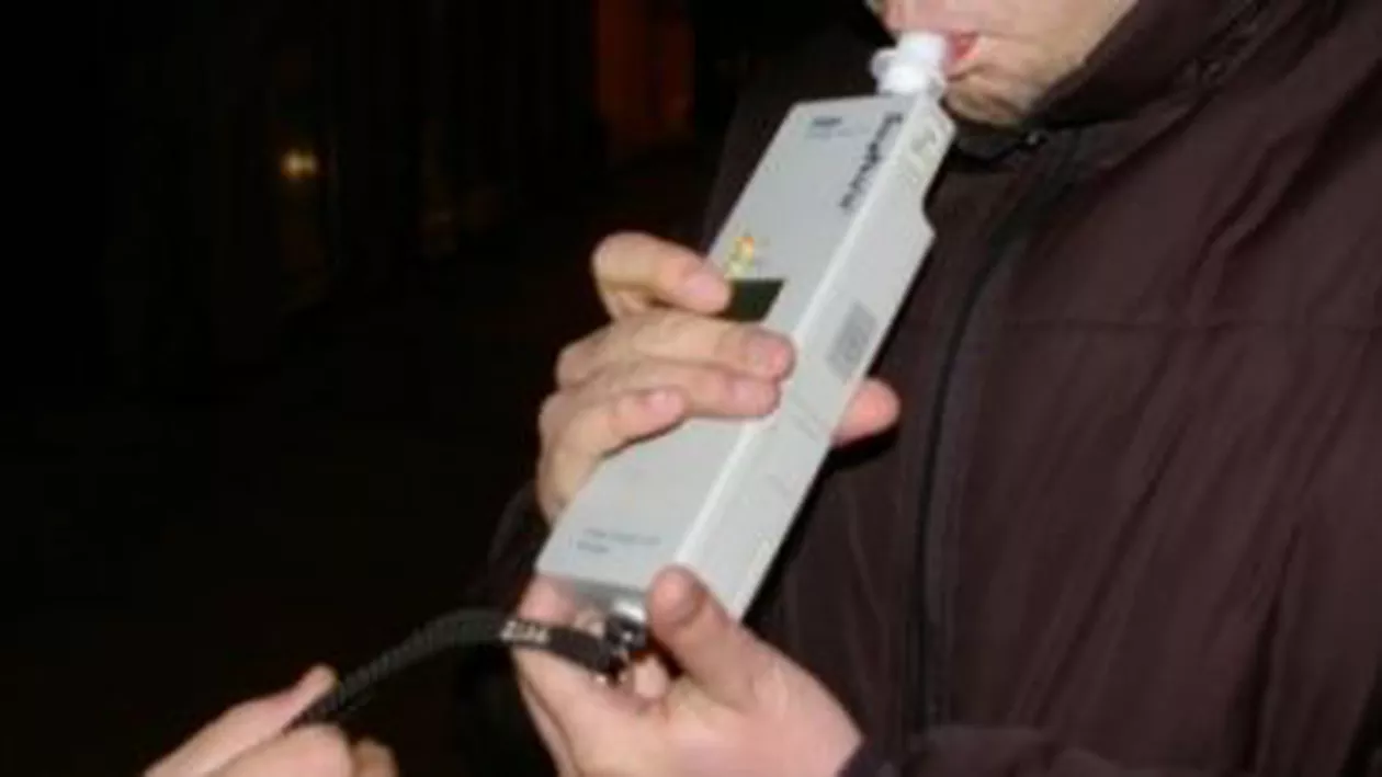 Un șofer băut și cu permisul suspendat a avariat cinci autoturisme parcate în Sibiu