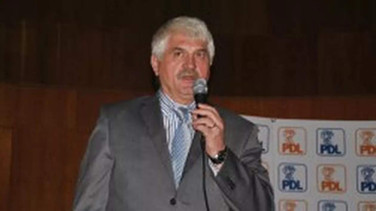 Liderul PDL Reşiţa, cercetat pentru că a condus beat și a intrat cu mașina într-un stâlp