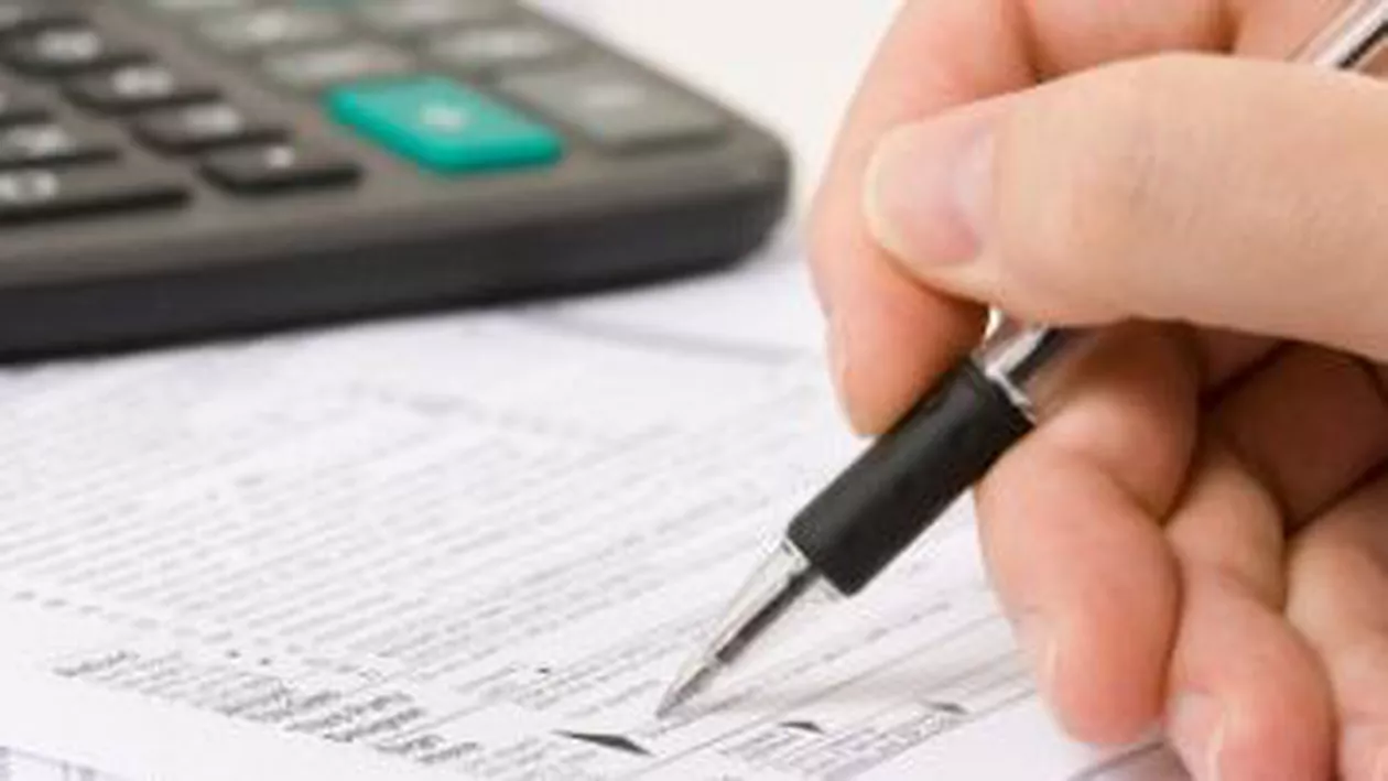 Guvernul elimină sau comasează 27 taxe parafiscale, iar alte 65 urmează să fie reglementate prin ordine