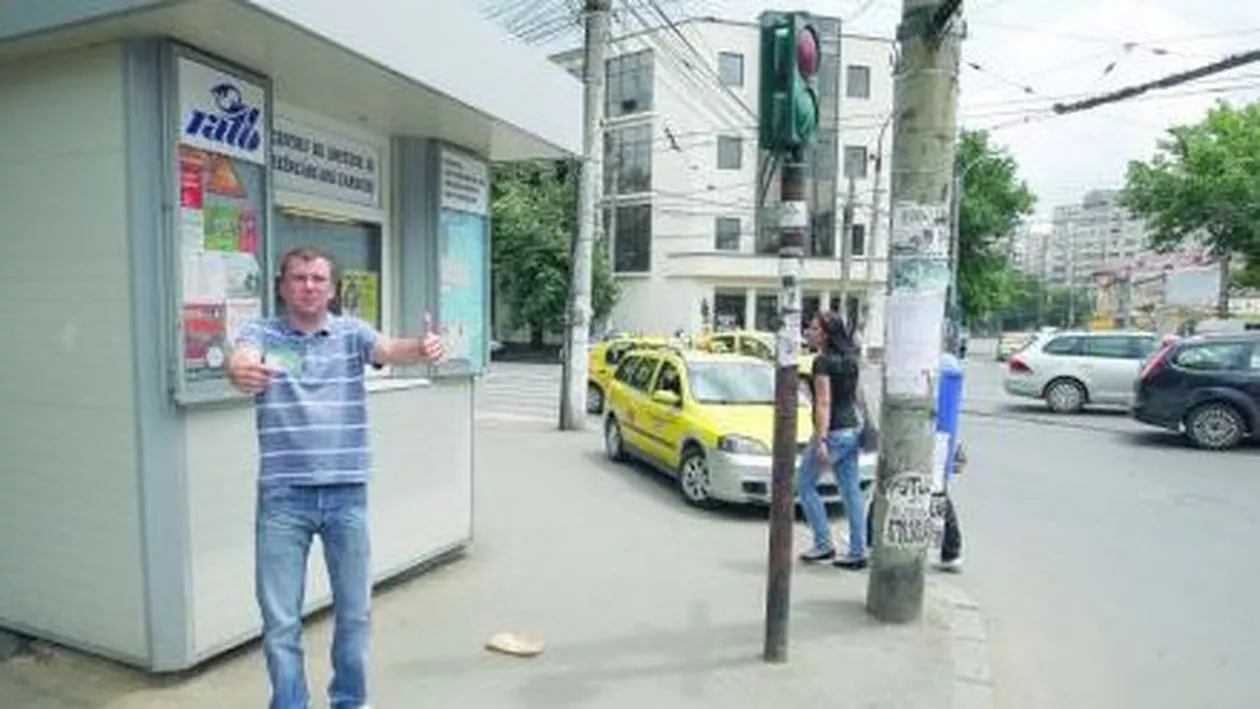 Doi tineri, reținuți pentru trafic de droguri: Unul dintre ei vindea cannabis la un chioșc RATB