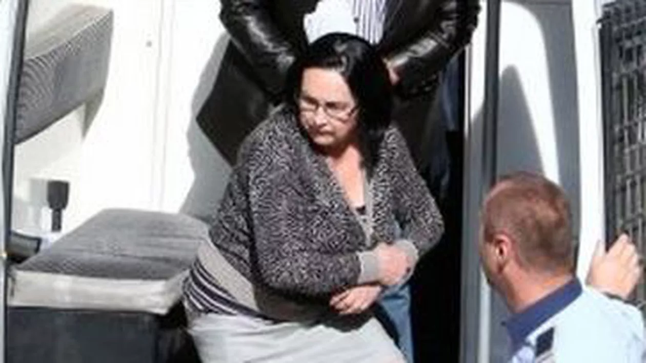 Judecătoarea de la Tribunalul București acuzată de luare de mită a fost dusă la spital: Acesteia i s-a făcut rău în arest