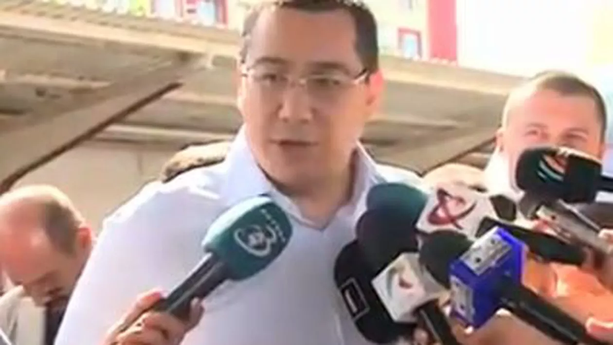 Victor Ponta, huiduit în Gara de Nord, după ce a ajuns cu trenul electric de la Craiova