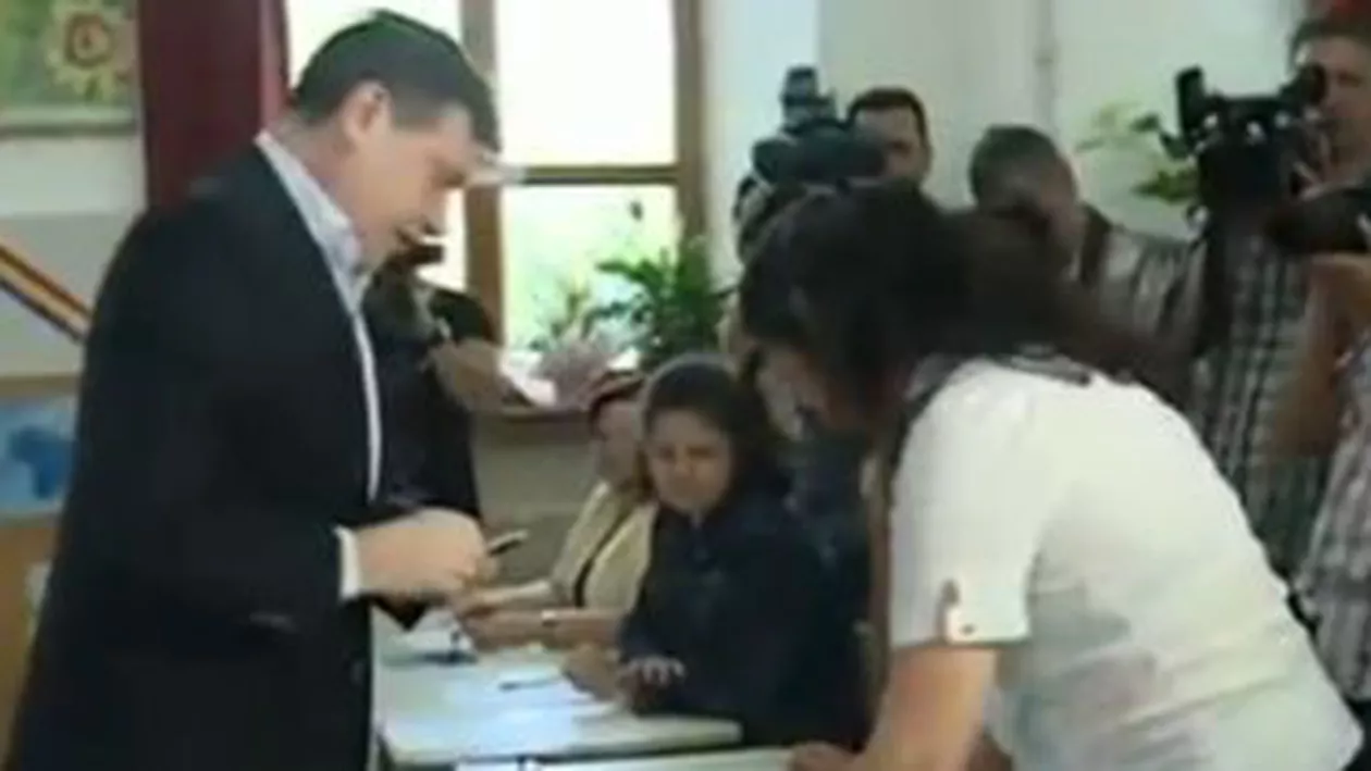 Crin Antonescu, prezent la urna de vot: Cel mai important lucru este că am venit să votez, este un gest civic și cetățenesc elementar (VIDEO)