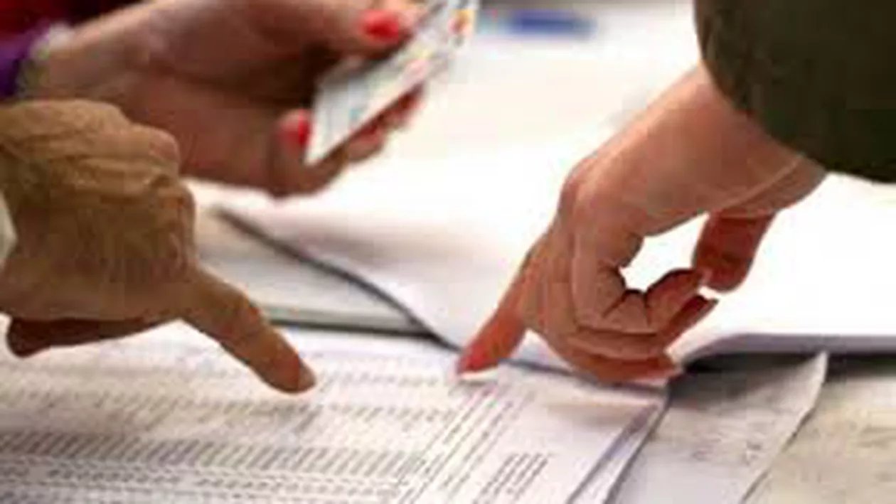 Sute de cetăţeni români din Republica Moldova nu au putut vota până la închiderea urnelor