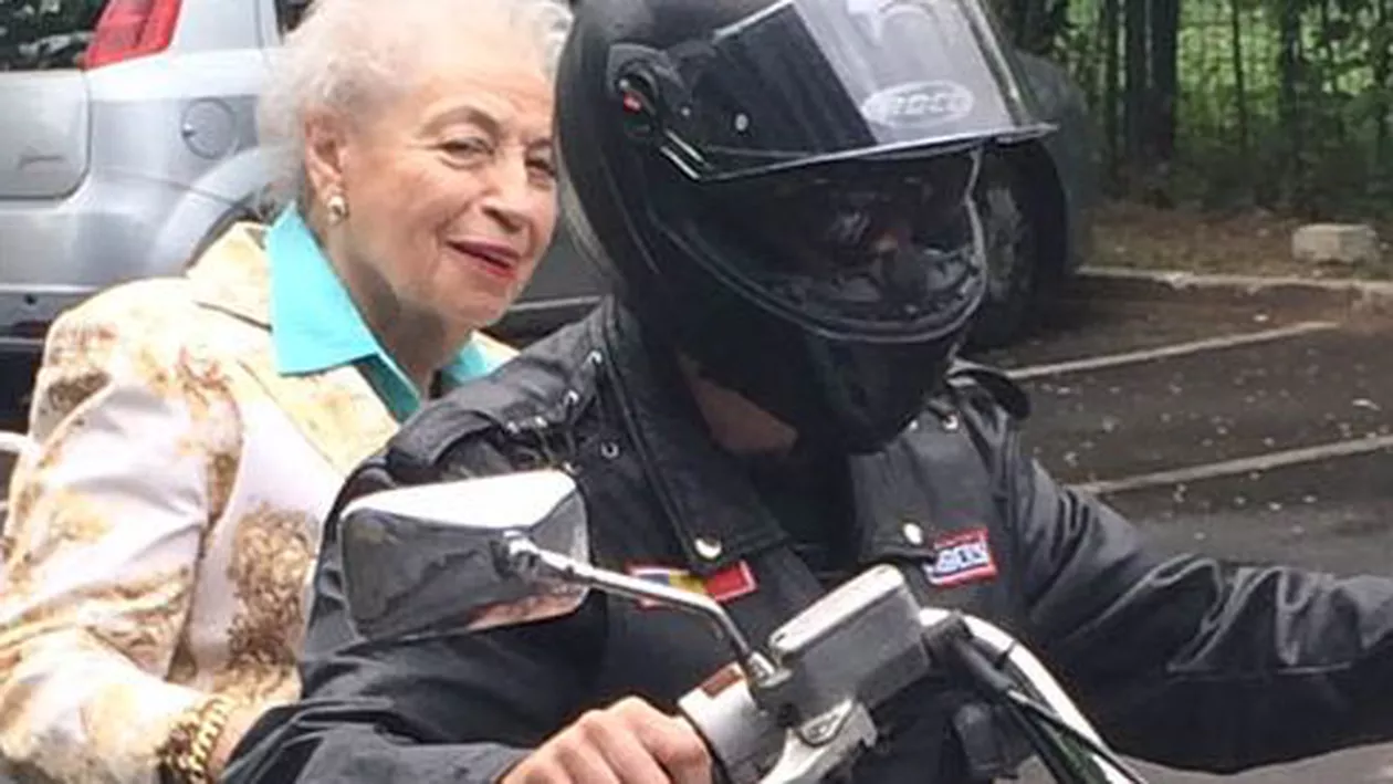 Avocata Paula Iacob s-a plimbat cu motorul prin București (VIDEO)